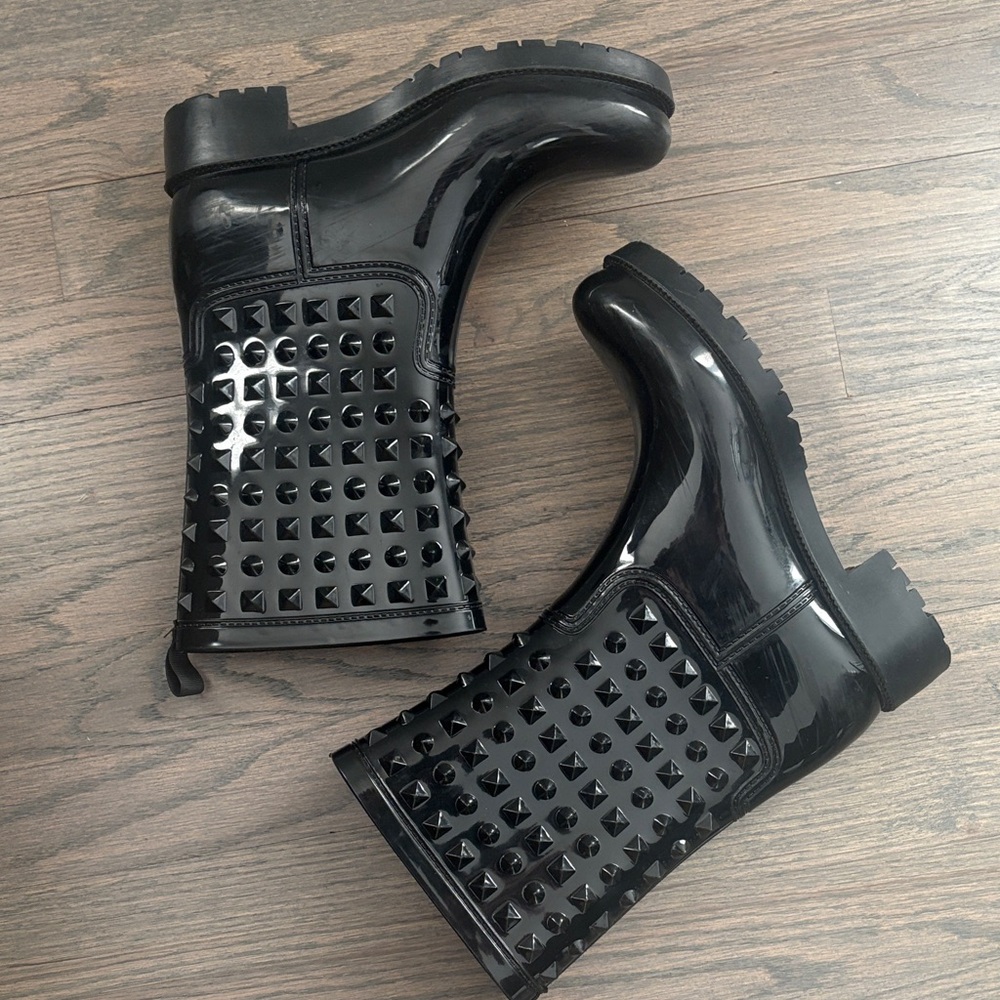 Woman's Capelli Shiny Rain boots studded size 7